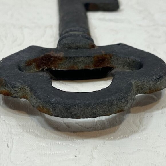 VTG Cast Iron Hanging Skeleton Key Wall Accent Decor Rustic 4.5"x2.5" - Picture 10 of 12